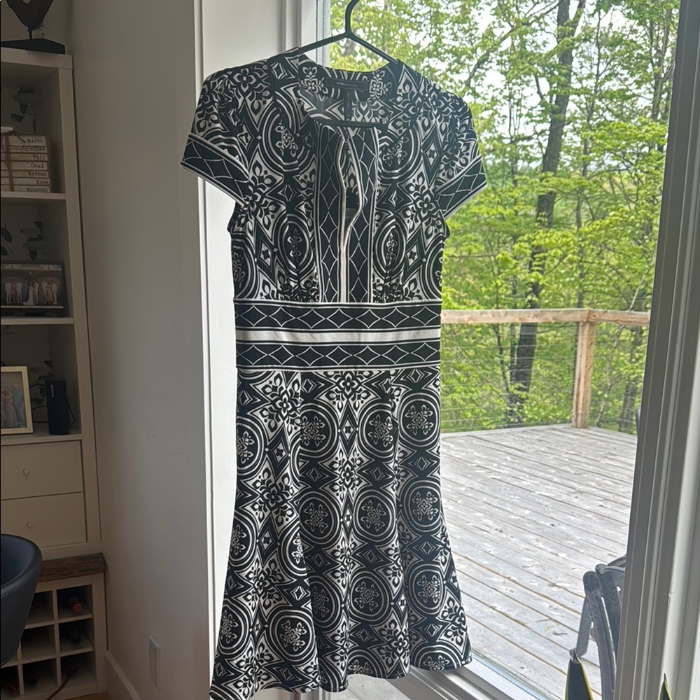 BCBGMaxAzria Gray Sheath Midi Dress Short Sleeve Crew Neck